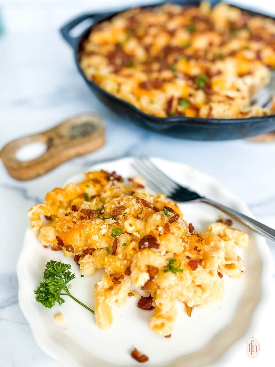 smoked mac and cheese with bacon.